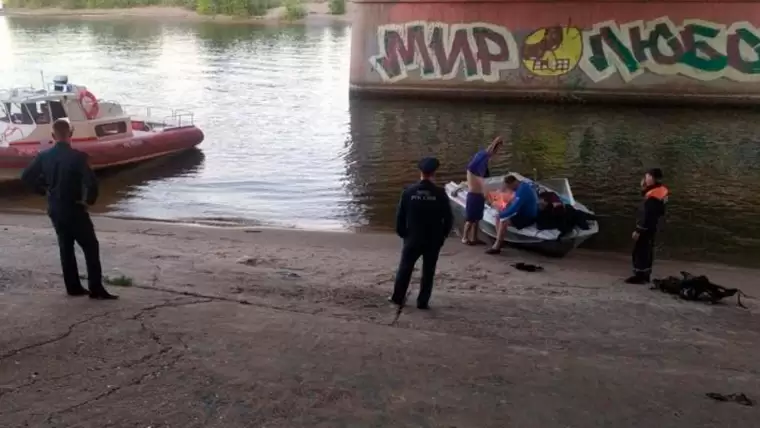 В Татарстане мужчина утонул в реке после прыжка с моста