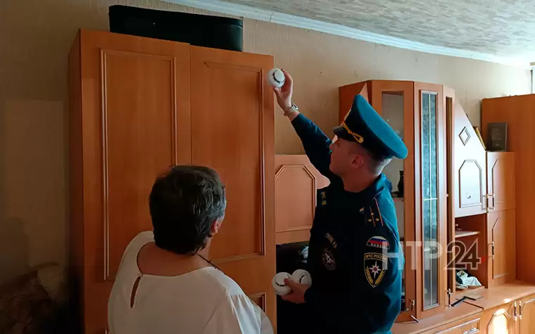 Жителям Нижнекамска с начала года бесплатно установили более 100 пожарных извещателей
