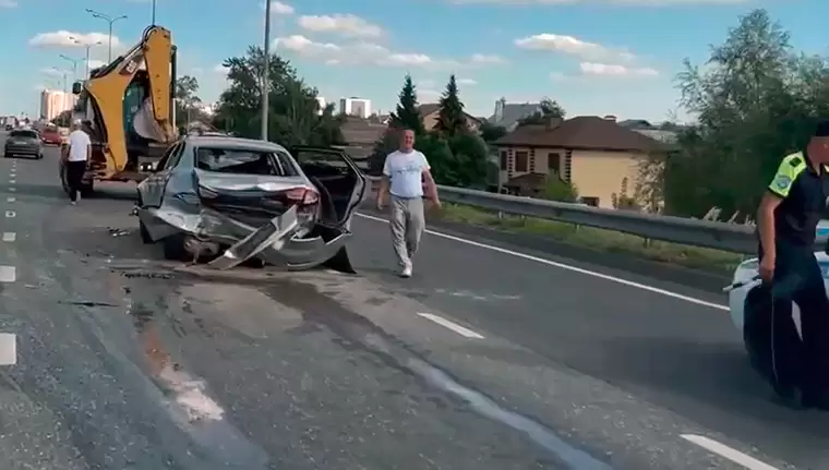 В Казани произошло массовое ДТП из четырёх машин, пострадала 19-летняя девушка