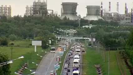 «Вся трасса в г***е»: нижнекамец назвал причину затора на промзоне - НТР 24