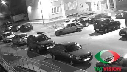 В Нижнекамске водитель «четырнадцатой» повредил две машины при выезде со двора