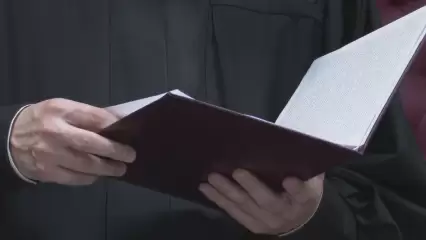 Нижнекамец зацепил во дворе машину и скрылся – его лишили прав - НТР 24