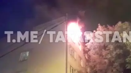 В Казани из горящего общежития эвакуировали 20 человек, в том числе инвалида и двух детей