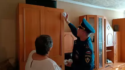 Жителям Нижнекамска с начала года бесплатно установили более 100 пожарных извещателей - НТР 24