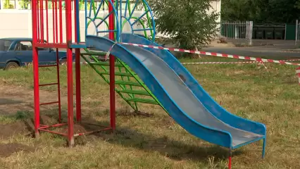 Девочке, на которую упала горка на детской площадке в Нижнекамске, сделали трепанацию черепа в ДРКБ