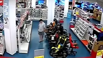 В Нижнекамске неизвестный украл из  «М.Видео» диски с играми на 13 тыс. рублей - НТР 24