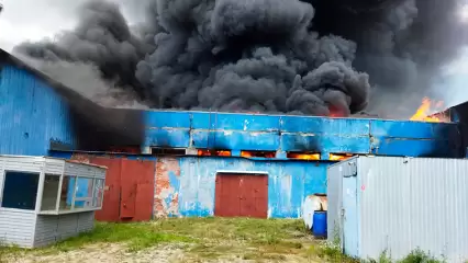 При пожаре на производстве в поселке Киндери пострадал рабочий
