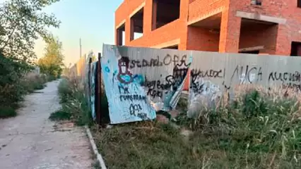 Нижнекамцы просят усилить ограждение недостроев на ул. Солнечной, где происходят поджоги - НТР 24