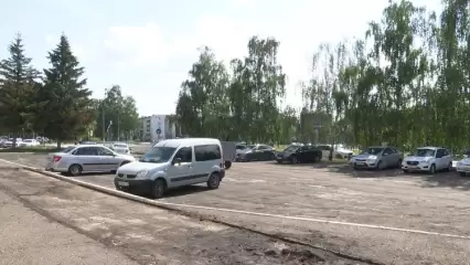 В Нижнекамске жильцов дома лишают единственной парковки
