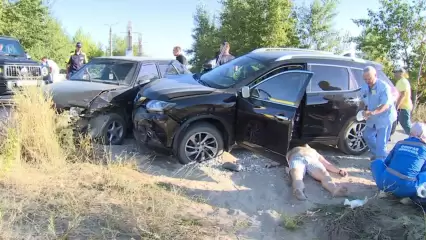 В Казани на пляже водитель внедорожника в конвульсиях врезался в «Ладу» и скончался за рулём