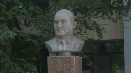 Нижнекамцы почтили память первостроителя Евгения Королёва - НТР 24