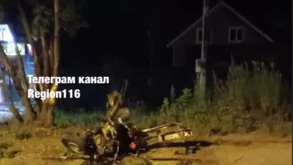 В Казани «Ларгус» на скорости 180 км/ч врезался в дерево – два человека погибли