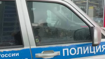В Казани мужчина и женщина ограбили магазин и ранили охранника
