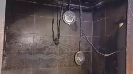 В Набережных Челнах хозяйка квартиры попала в больницу из-за сгоревшего натяжного потолка