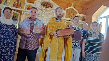 Строящемуся в Нижнекамске храму подарили 300-летние церковные книги