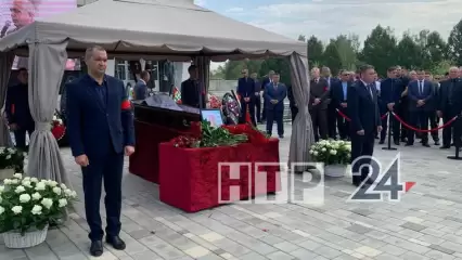 В Нижнекамске проходит церемония прощания с руководителем исполкома города Юрием Болтиковым - НТР 24