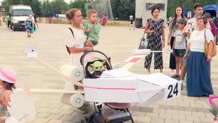 Главные призы на параде колясок в Нижнекамске взяли голубь, дракончик и корабль из «Звездных войн»