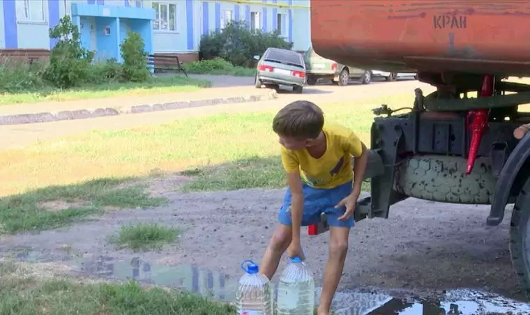 Трубы не выдержали опрессовки: в Нижнекамске жильцы дома остались без горячей и холодной воды