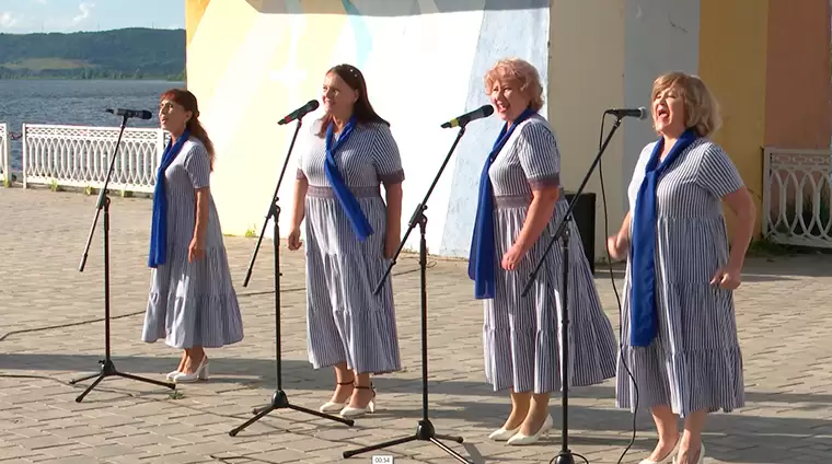 В Нижнекамске открылся конкурс «Поющая волна», в котором участвуют более 50 вокалистов