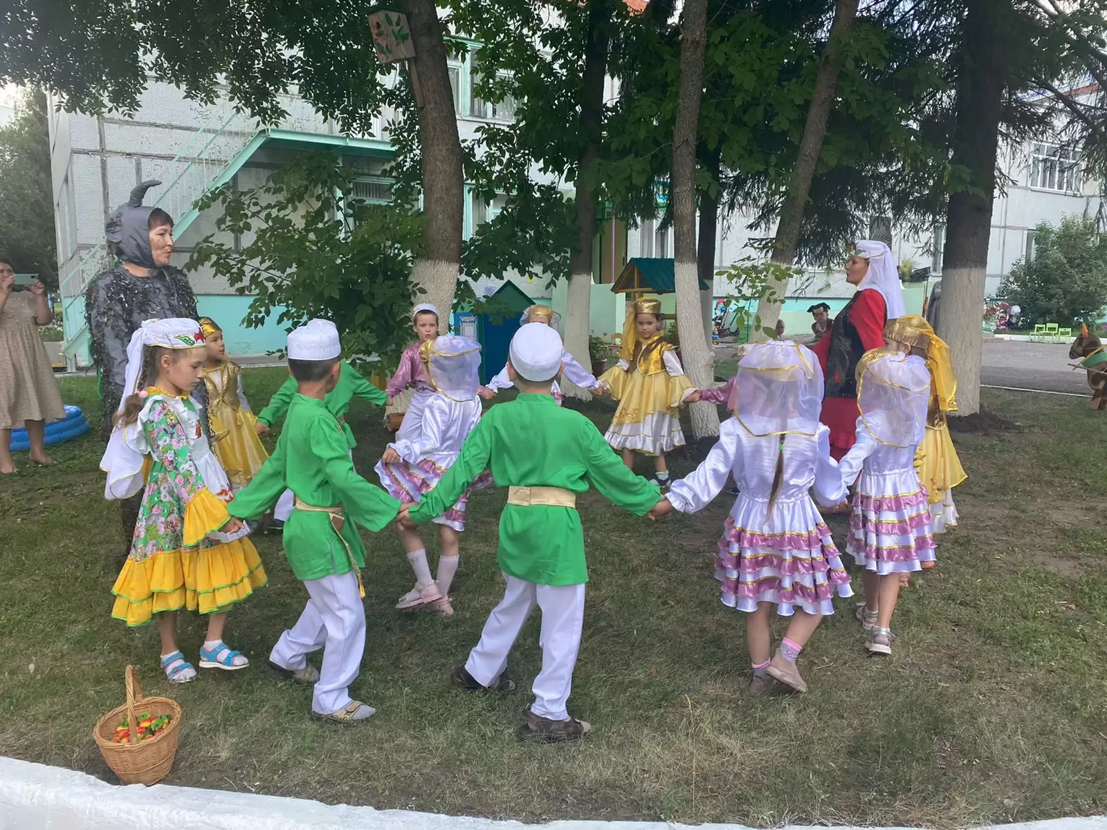 Воспитанники детского сада в Нижнекамске изучили быт татарского народа по сказкам Тукая