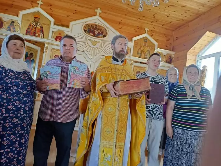 Строящемуся в Нижнекамске храму подарили 300-летние церковные книги