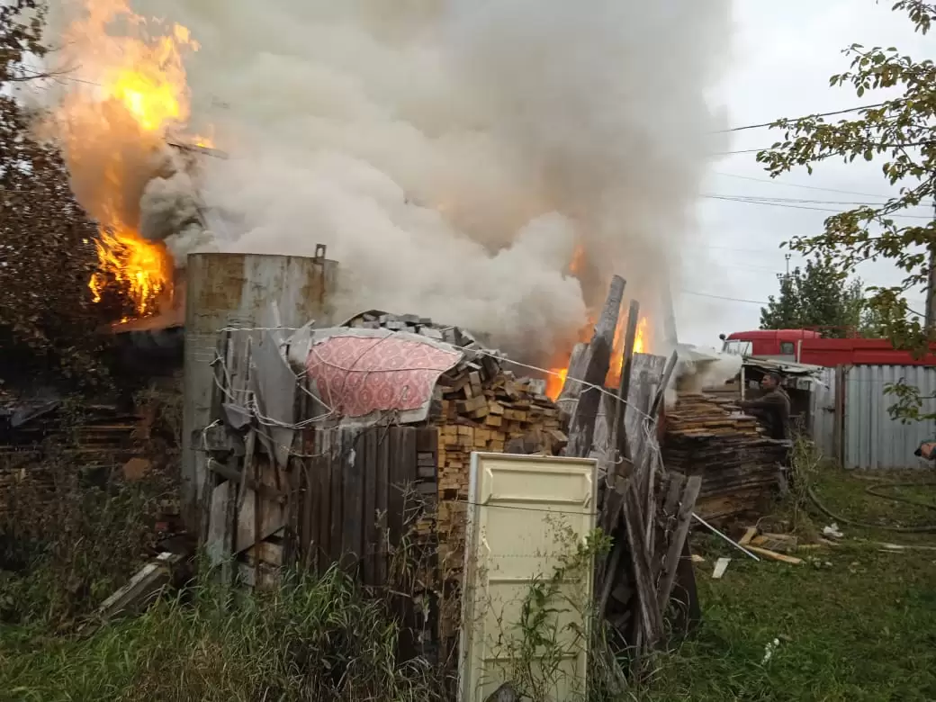 В Нижнекамском районе загорелась баня, ущерб составил 60 тыс. рублей