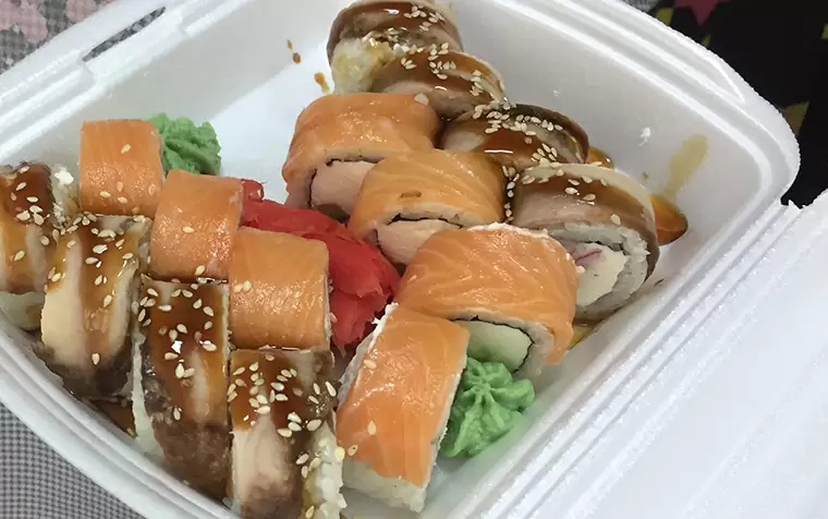 Суд запретил работу суши-бара «Рок-н-роллы» в Нижнекамске из-за найденной в еде кишечной палочки