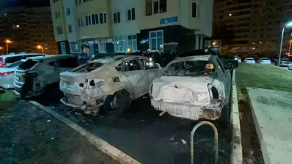 В Челнах ночью при поджоге пострадало семь автомобилей
