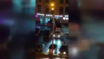 Жители Казани сняли на видео шумную ночную вечеринку под окнами дома