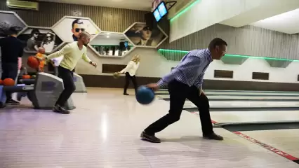 В Нижнекамске прошел турнир по боулингу среди сотрудников СМИ, пресс-служб, администрации и ветеранов журналистики - НТР 24