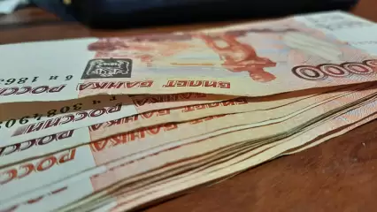 В Нижнекамском районе курьер мошенников пожалел обманутую женщину и вернул ей все деньги