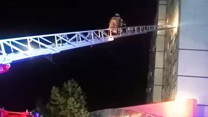 В Елабуге спасли из пожара в общежитии троих взрослых и двух детей - НТР 24
