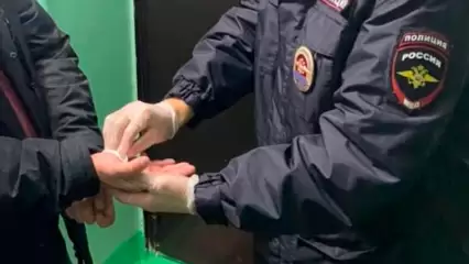 В Нижнекамске парень при виде полиции проглотил сверток с наркотиками - НТР 24