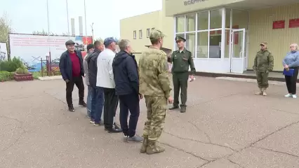 Нижнекамские контрактники впервые отправились на службу в подразделения центрального военного округа - НТР 24