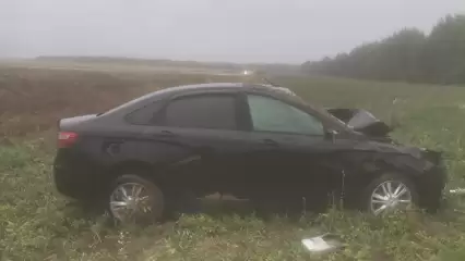 На трассе в Нижнекамском районе легковушка вылетела в кювет – два человека пострадали - НТР 24