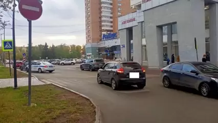 В Нижнекамске женщина повредила голову, попав под колеса у ТЦ «Рамус» - НТР 24