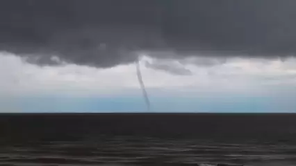 В Татарстане очевидцы сняли на видео смерч над Камой - НТР 24