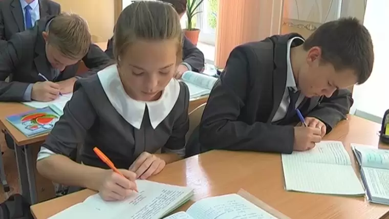 Стала известна средняя зарплата учителей и директоров школ Татарстана
