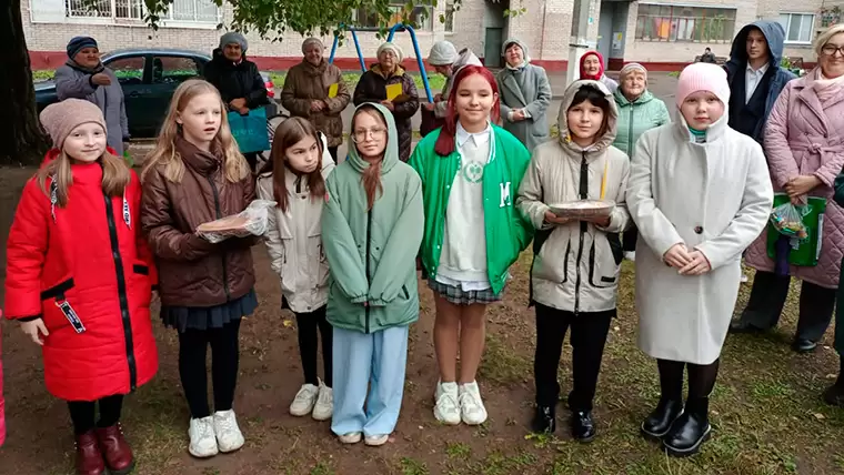 В Нижнекамске школьники устроили концерт во дворе