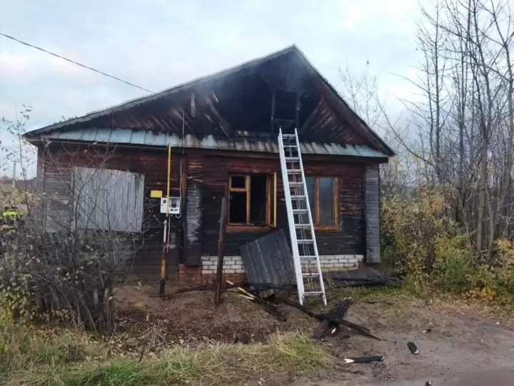 В казанском поселке при пожаре погиб мужчина, еще один пострадал
