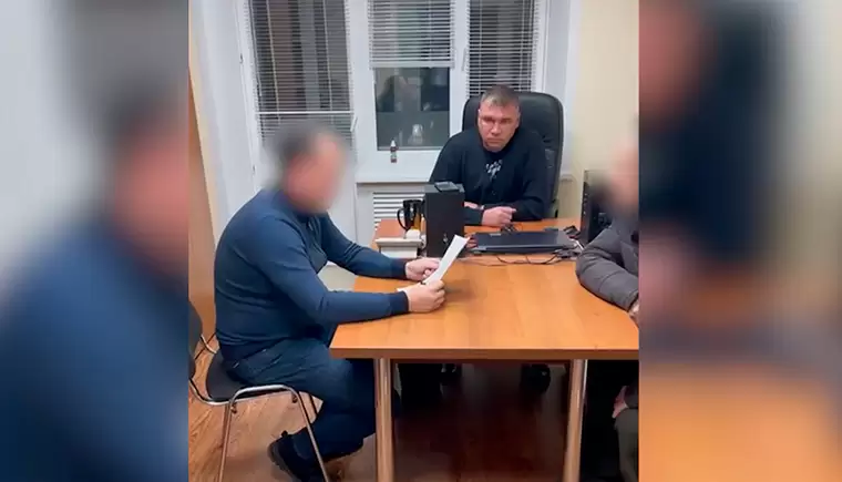 В Татарстане за взятку в собственном кабинете задержан руководитель Закамского подразделения Госстройнадзора РТ