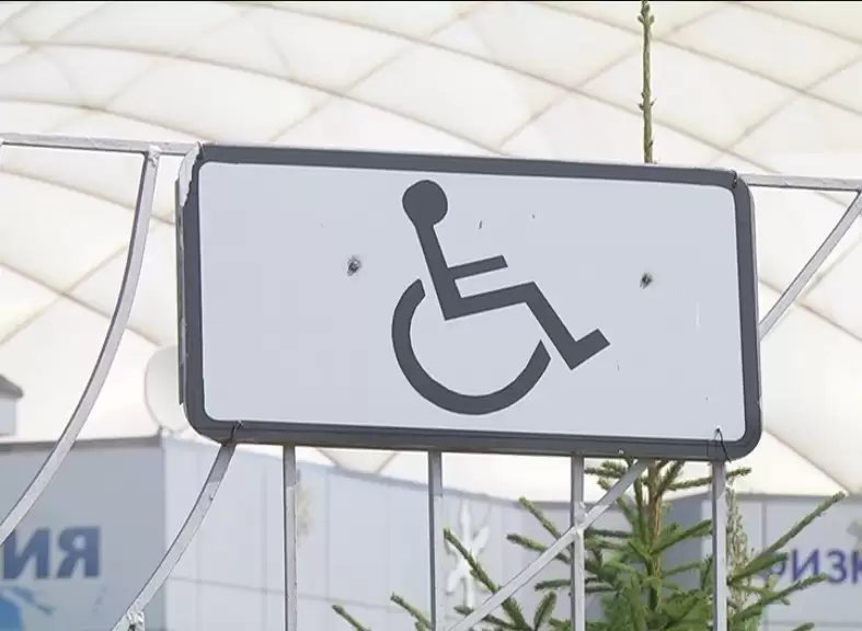 Нижнекамцам напомнили о штрафах за парковку на местах для инвалидов