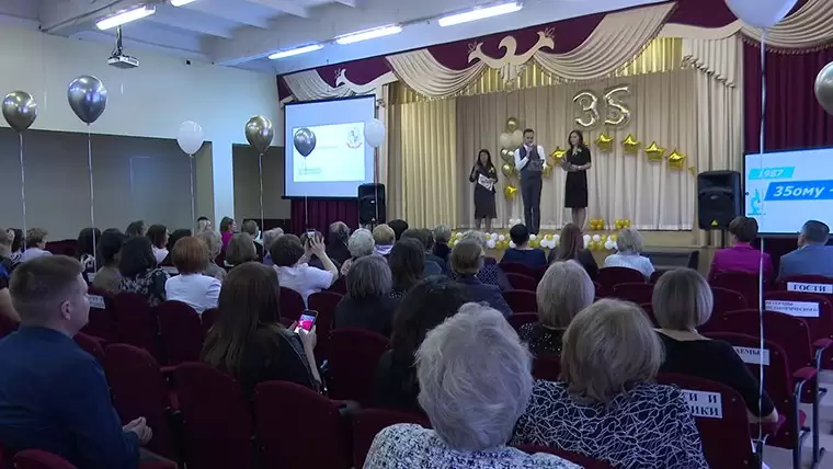 Один из лучших в Татарстане: нижнекамский лицей № 35 отпраздновал 35-летие