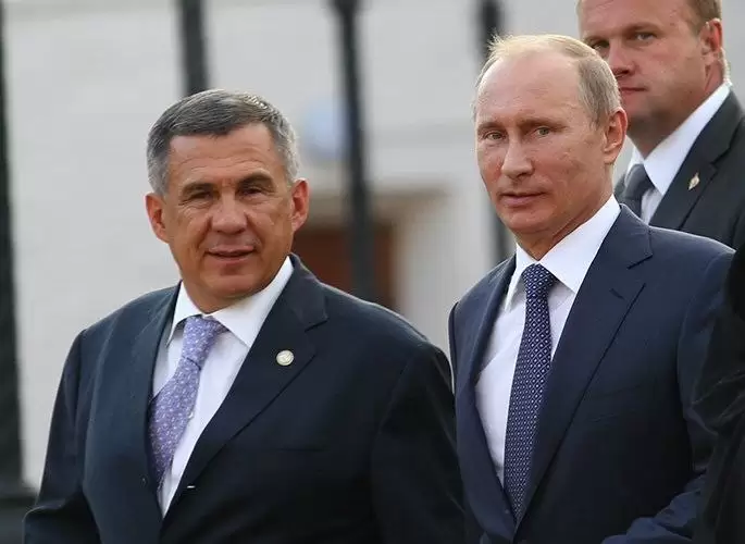 Президент Татарстана поздравил Владимира Путина с юбилеем