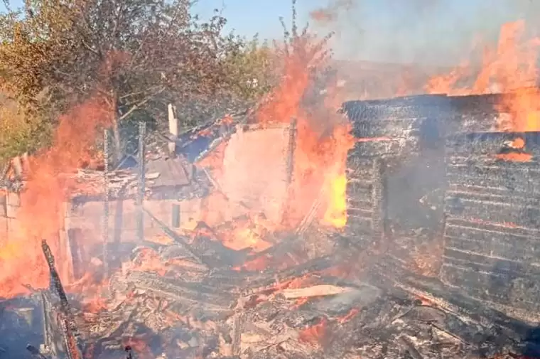 В нижнекамском СНТ сгорели дом, баня и веранда