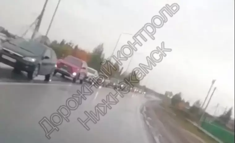 На трассе Чистополь – Нижнекамск из-за массового ДТП собралась пробка