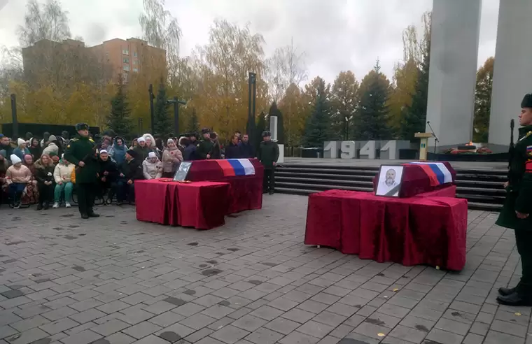 В Нижнекамске прощаются с погибшими на Украине контрактниками Шавкатом Маняповым и Евгением Полшковым