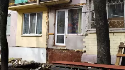 У жительницы Нижнекамска снесли балкон несмотря на наличие разрешения от администрации