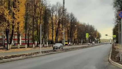 На дорогах Нижнекамска устанавливают новые опоры освещения