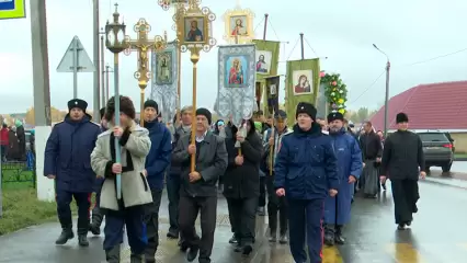 В Покров день сотни нижнекамцев прошли по городу крестным ходом